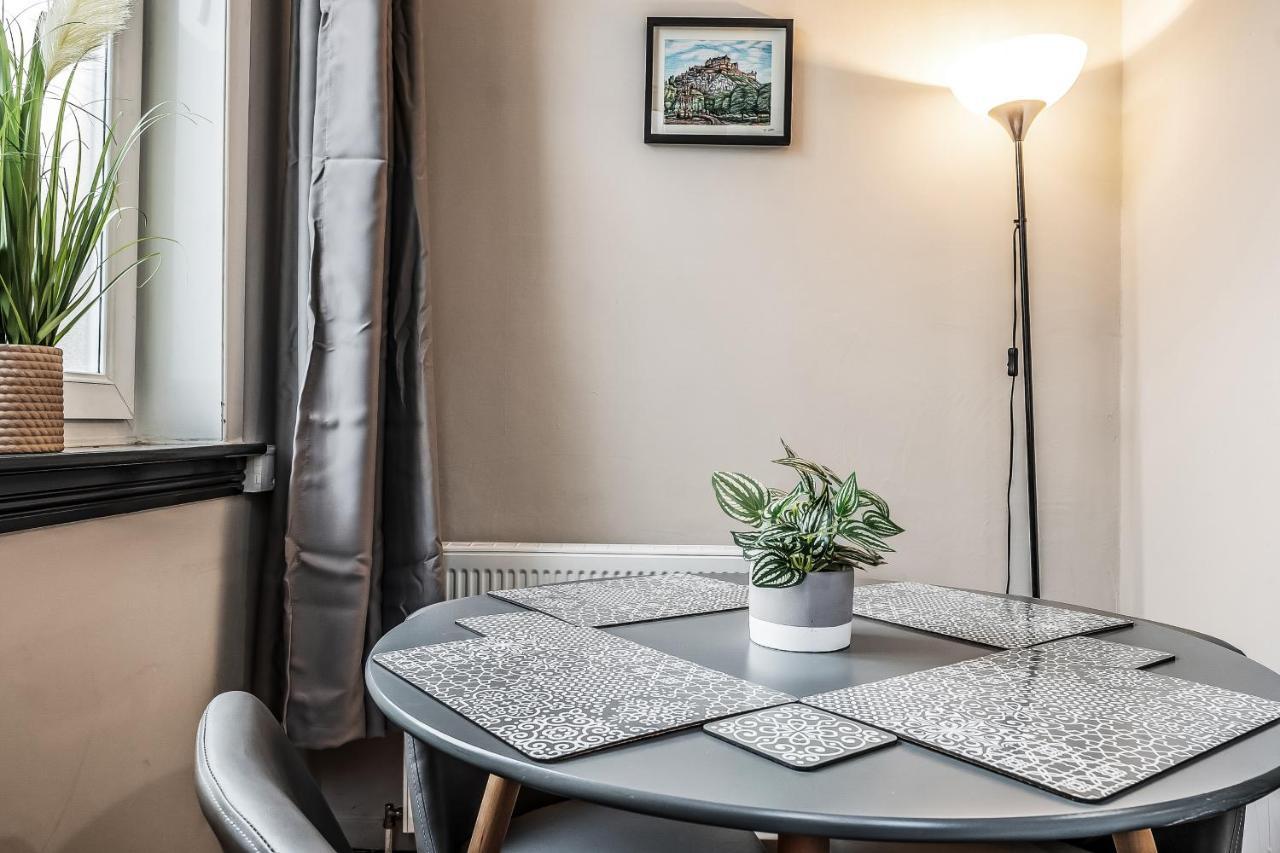 Private Ground Floor Main Door Entrance - Spacious 2 Bedroom Property - The Shore, Leith Edinburgh Exterior photo
