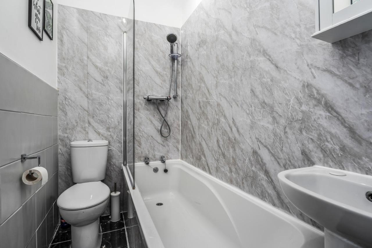 Private Ground Floor Main Door Entrance - Spacious 2 Bedroom Property - The Shore, Leith Edinburgh Exterior photo